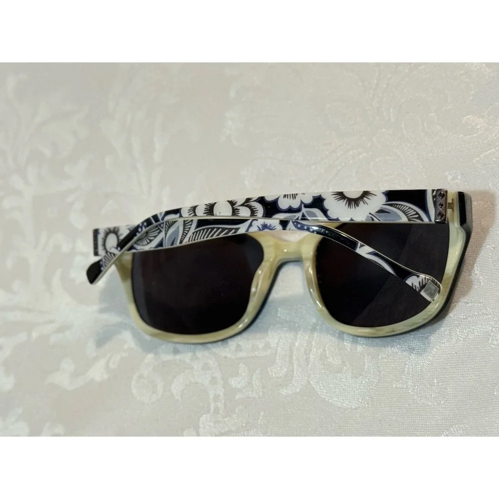 Vera Bradley Polarized Cat Eye Cheryl model Santiago Ivory pattern Plastic